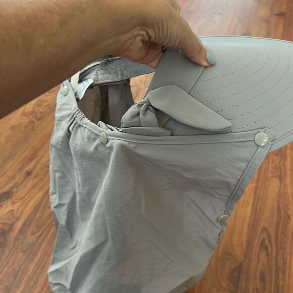 NWT Lc dolida extra large brim gray visor with neck panel - Picture 2 of 6